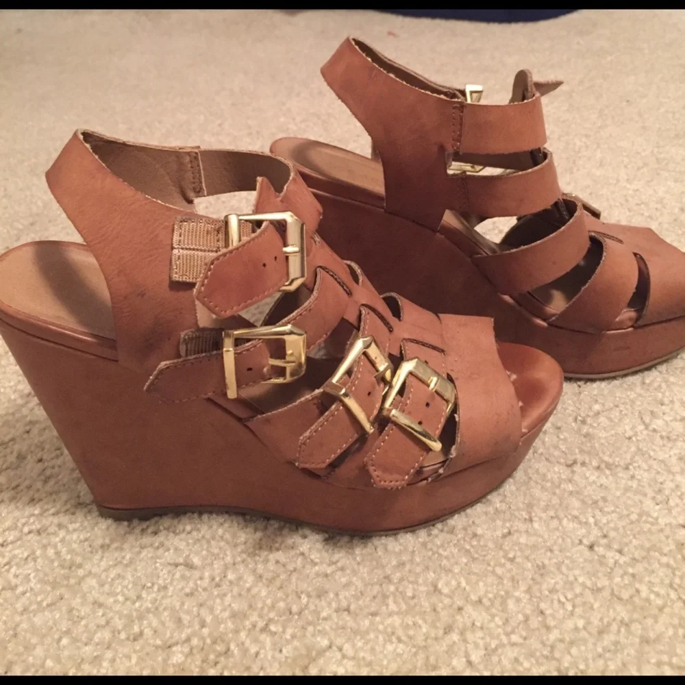 Madden Girl Tan Strappy Wedge Sandals with Gold Buckles